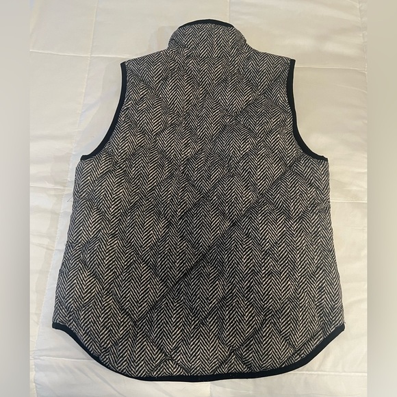 J. Crew Quilted Excursion Puffer Vest, cream& black herringbone, size S - Picture 4 of 7